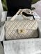 Жіноча шкіряна сумка Chanel Classic Flap Bag молочно-бежева з золотом 00969484 фото 2