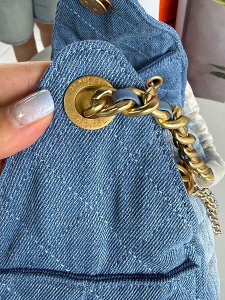 Жіноча джинсова сумка Chanel Denim Drawstring Bag синя з золотом 88737 фото