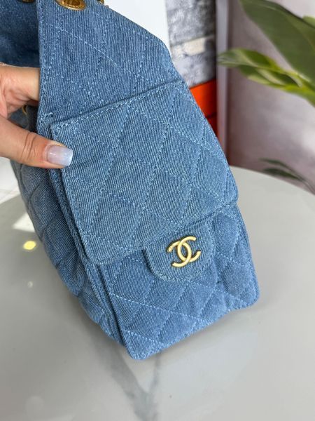 Жіноча джинсова сумка Chanel Denim Drawstring Bag синя з золотом 88737 фото