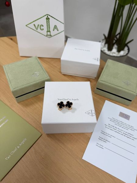 Сережки Van Cleef & Arpels Vintage Alhambra з жовтого золота 54757747 фото