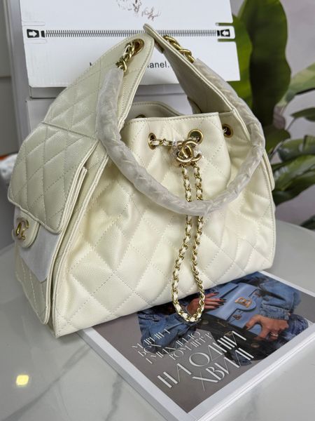 Жіноча шкіряна сумка Chanel Cargo Drawstring Bucket Bag молочно-кремова 54367325 фото