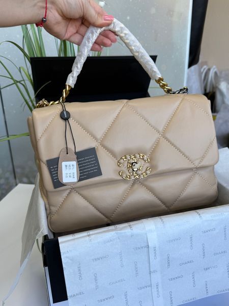 Жіноча шкіряна сумка Chanel 19 Large Flap Bag бежева 7685858 фото