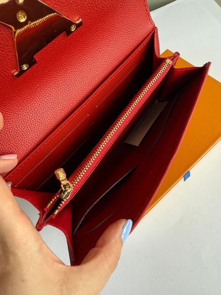Жіночий гаманець Louis Vuitton Capucines Wallet Taurillon Leather Scarlet 09097676 фото