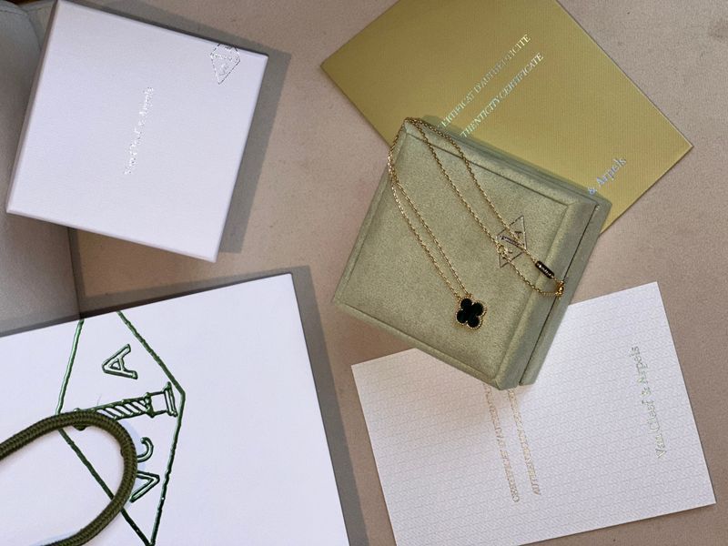 Підвіска Van Cleef & Arpels Vintage Alhambra  00674255 фото