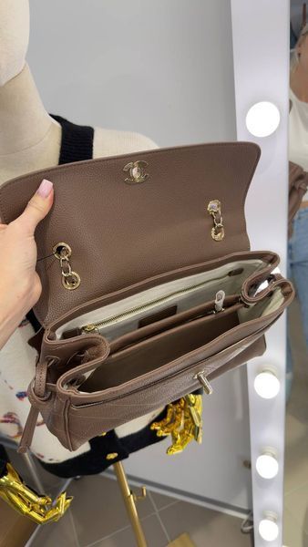 Жіноча шкіряна сумка Chanel Caviar Flap Bag Taupe 000958 фото