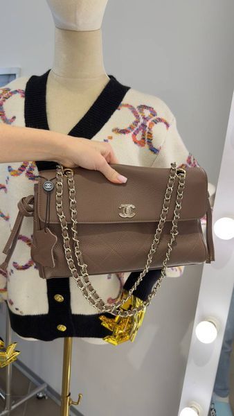 Жіноча шкіряна сумка Chanel Caviar Flap Bag Taupe 000958 фото