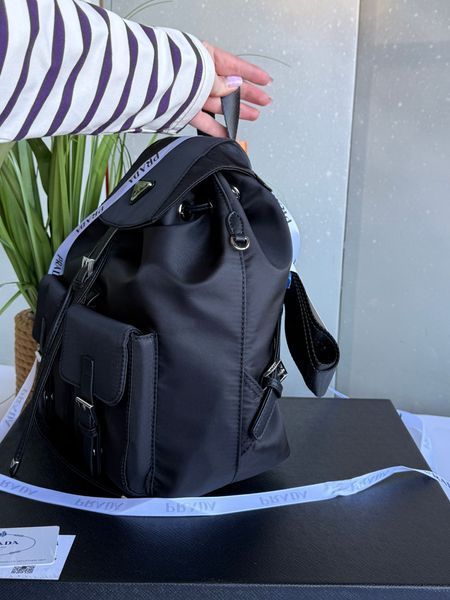 Жіночий нейлоновий рюкзак Prada Medium Re-Nylon Backpack Black 57373 фото