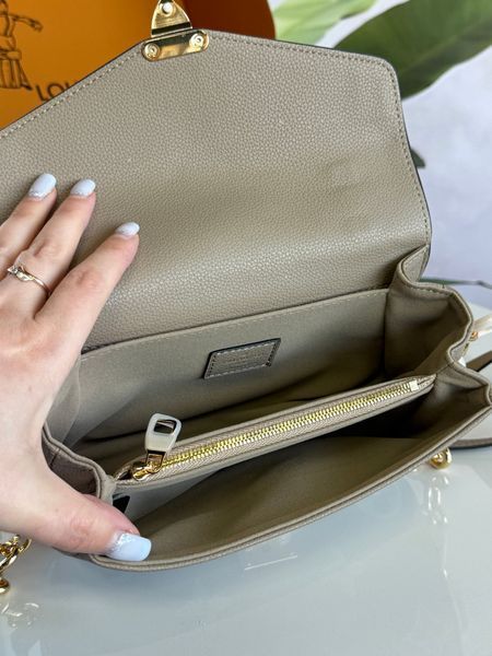 Жіноча шкіряна сумка Louis Vuitton Pochette M&eacute;tis East-West Tourterelle Cr&egrave;me 00034643 фото