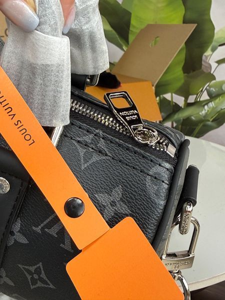 Жіноча шкіряна сумка Louis Vuitton Keepall 25 Monogram Eclipse 79795 фото